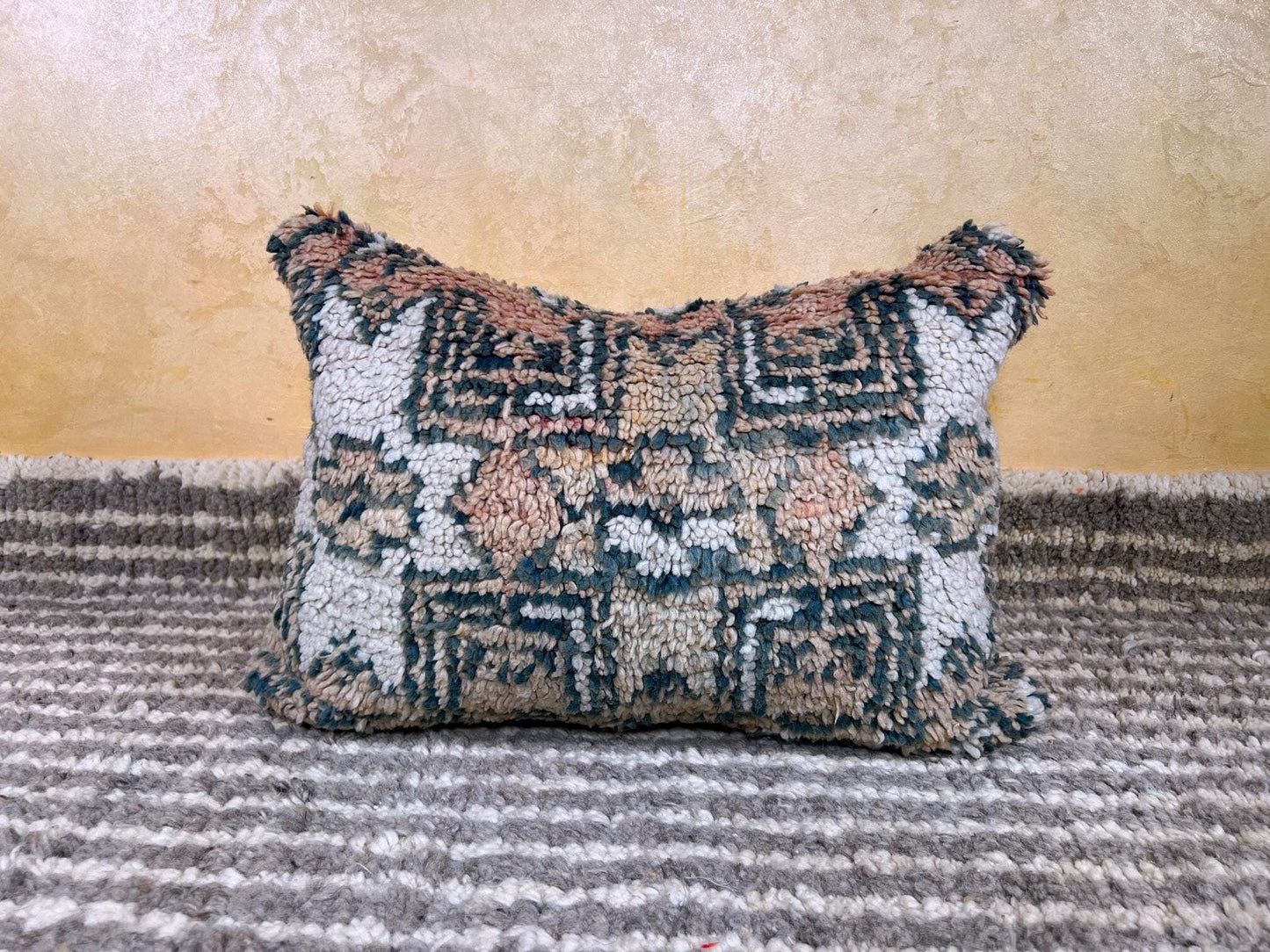 Berber Pillow, Vintage Moroccan Rug Pillow Cover, Berber Vintage Wool Cushion Covers, Boujaad Pillow, Berber Cushion